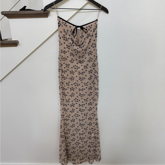 Lioness illuminating Black and Cream Strapless Dress - Picture 3 of 7